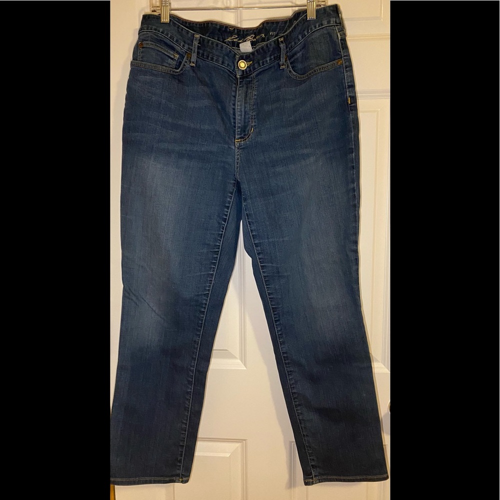 EUC Eddie Bauer slightly curvy fit jean.